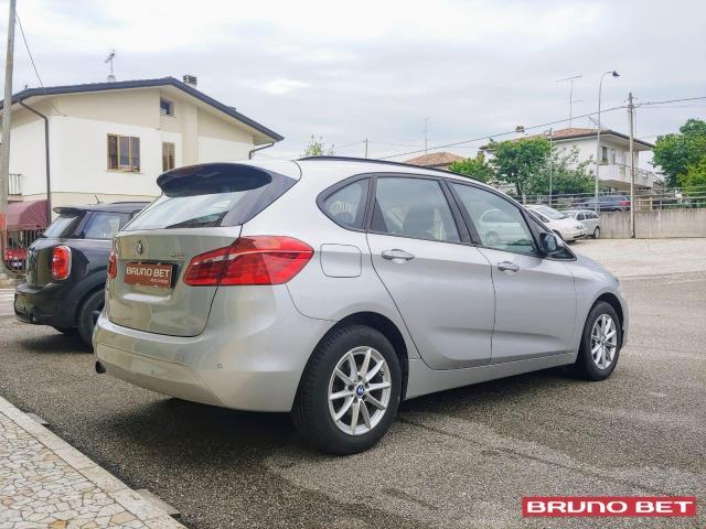 BMW 216i Active Tourer navi-park pilot