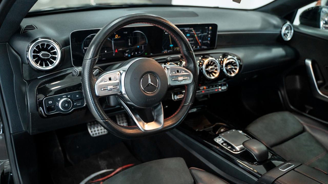 Mercedes-benz A 180 D PREMIUM PLUS AMG TETTO PACK LUCI XENO NAVI FULL OPTIONAL
