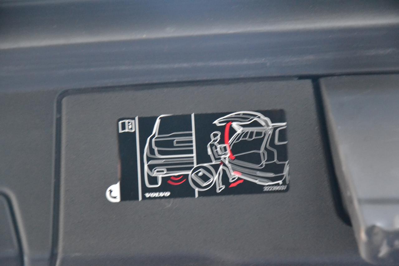 Volvo XC 60 2.0 197CV AWD HYBRID/DIESEL AUT.+FULL LED+RCAM+NAV