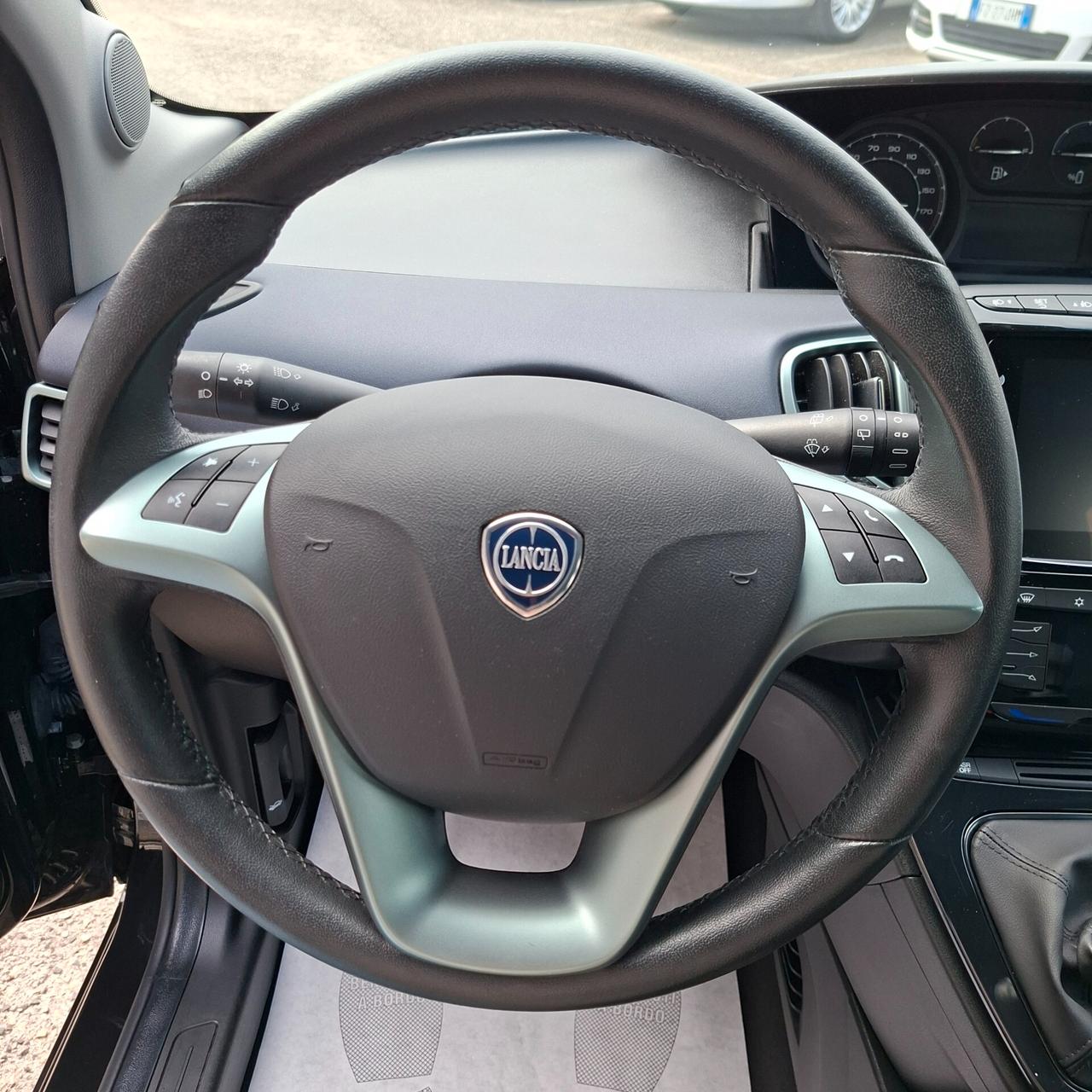 Lancia Ypsilon 1.0 Bz 70 Cv Hybrid Gold +