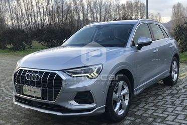 AUDI Q3 35 TFSI Business Advanced