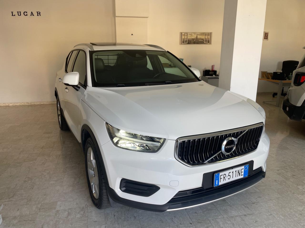 Volvo XC40 D3 Momentum “MANIACALE”