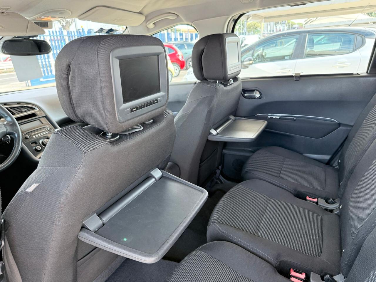 Peugeot 5008 1.6 HDi 112CV cambio robotizzato Tecno