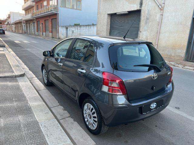 TOYOTA Yaris 1.3 5P M-MT (Aut.) Sol*39000km*