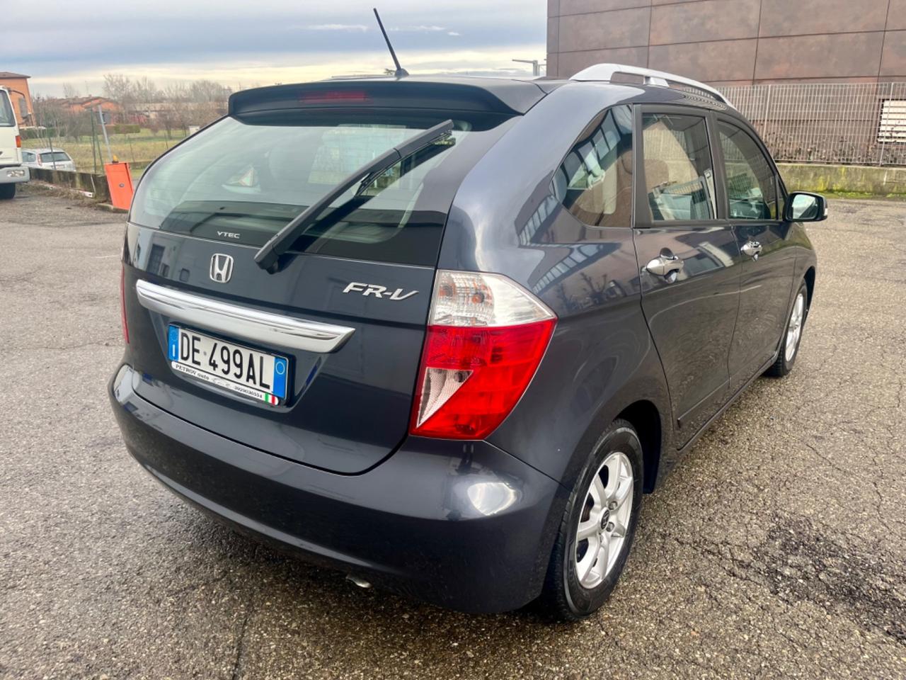 Honda FR-V 1.7benz 2006 124.000km 6posti pefetta