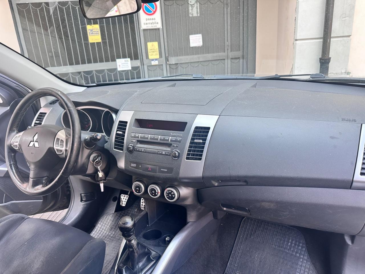Mitsubishi Outlander 2.0 DI-D un vero 7 posti 4x4
