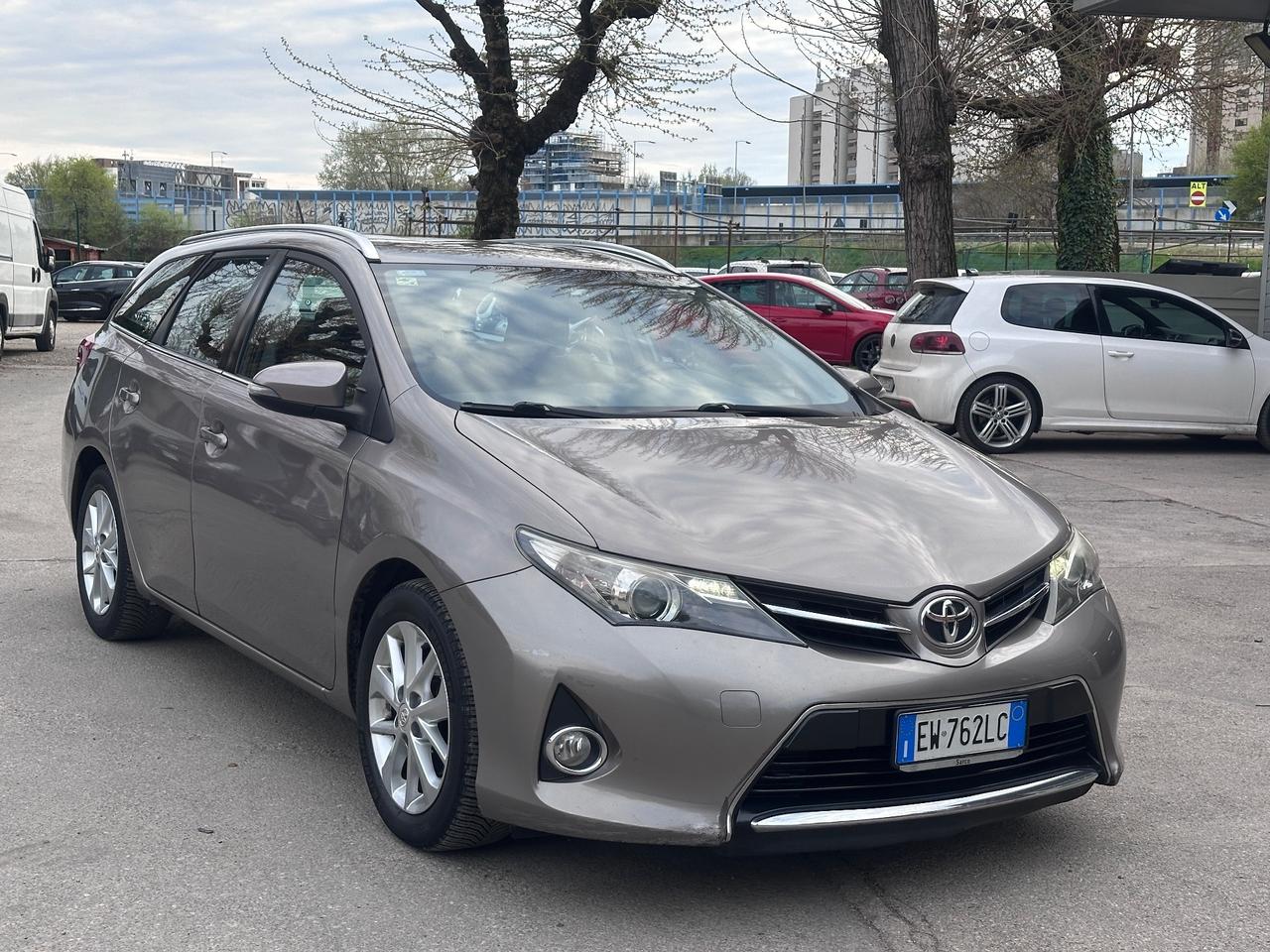 Toyota Auris Touring Sports 1.4 D-4D Lounge