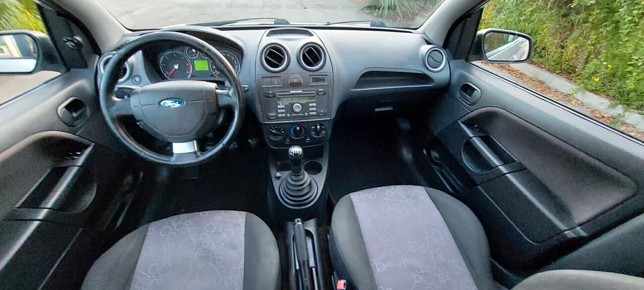 FIESTA 1,4 DIESEL 70 CV X NEOPATENTATI LEGA GOMME NUOVISSIME IMPECCABILE