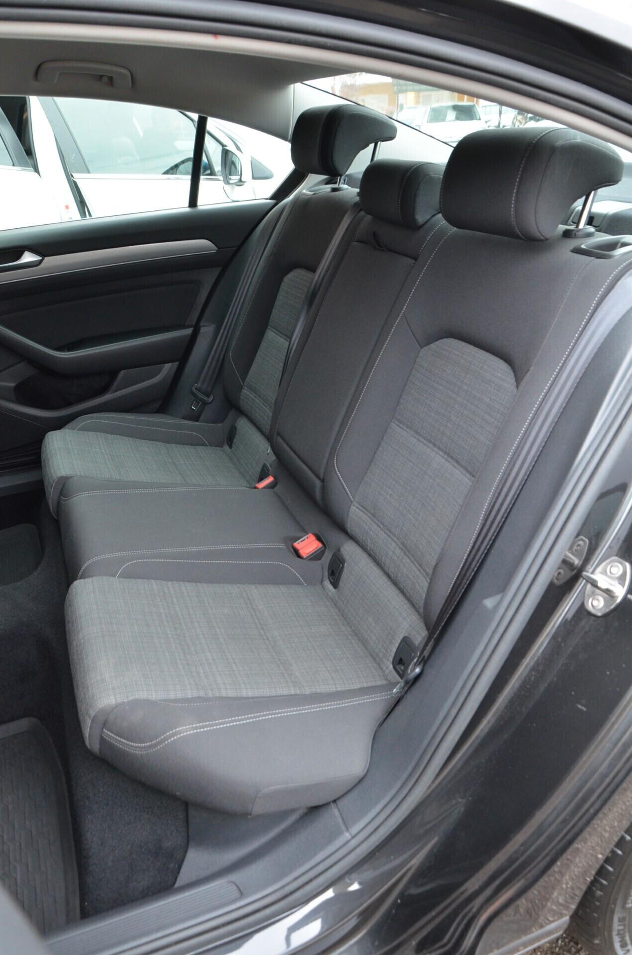 Volkswagen Passat 1.6 TDI SCR DSG Business BMT