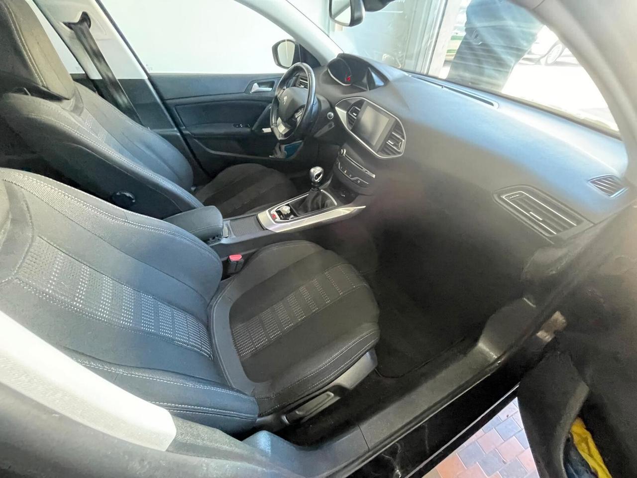 Peugeot 308 BlueHDi 120cv