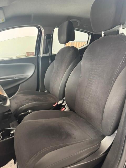 Lancia Ypsilon 1.2 69 CV 5 porte Gold