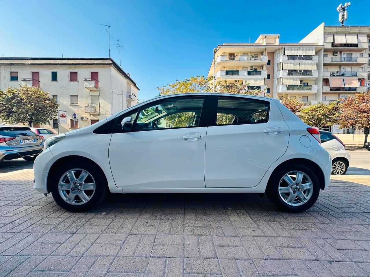 Toyota Yaris 1.0 5 porte Active Neopatentati