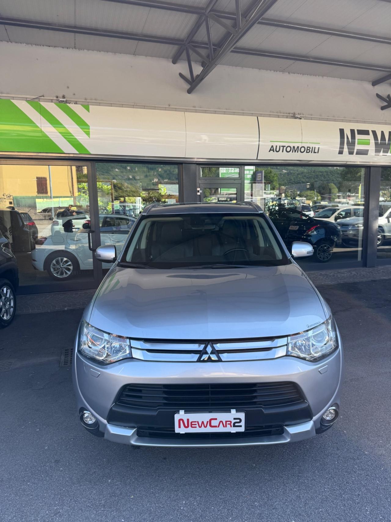 MITSUBISHI OUTLANDER 2.2 DI-D 4WD INSTYLE 7posti
