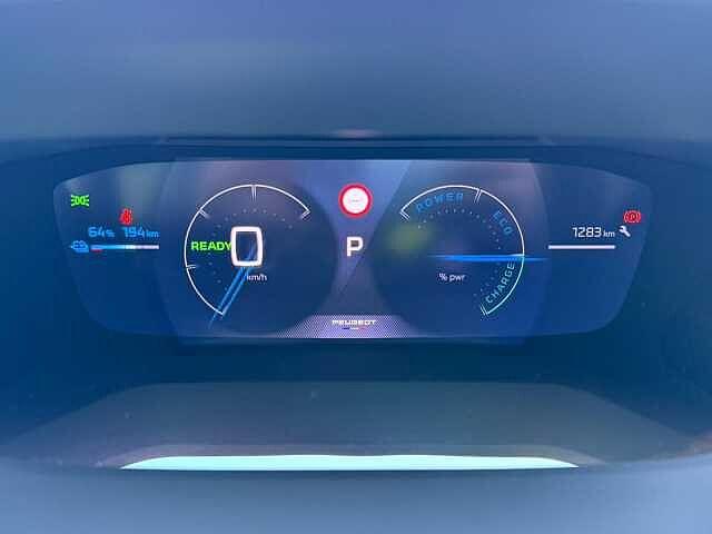 Peugeot 2008 motore elettrico 136 CV GT