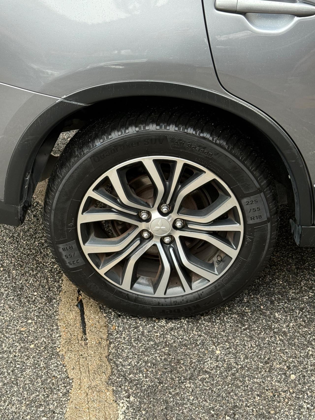 Outlander 2.2 DI-D 4x4-Instyle -7 posti-unipro-rate-E6