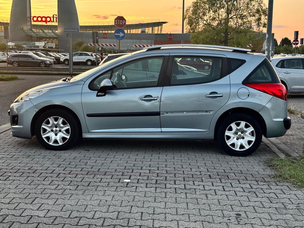 Peugeot 207 1.4 VTi 95CV SW 61.000km 2010