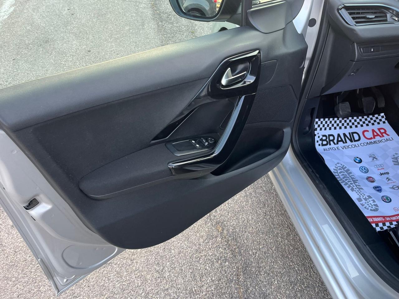 Peugeot 208 1.4 HDi 68 CV 5 porte Unipro 2014