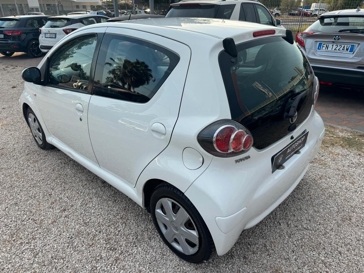 TOYOTA - Aygo - 12V VVT-i 5 porte Deep Ocean Connect - NEOPATENTATI - FINANZIABILE