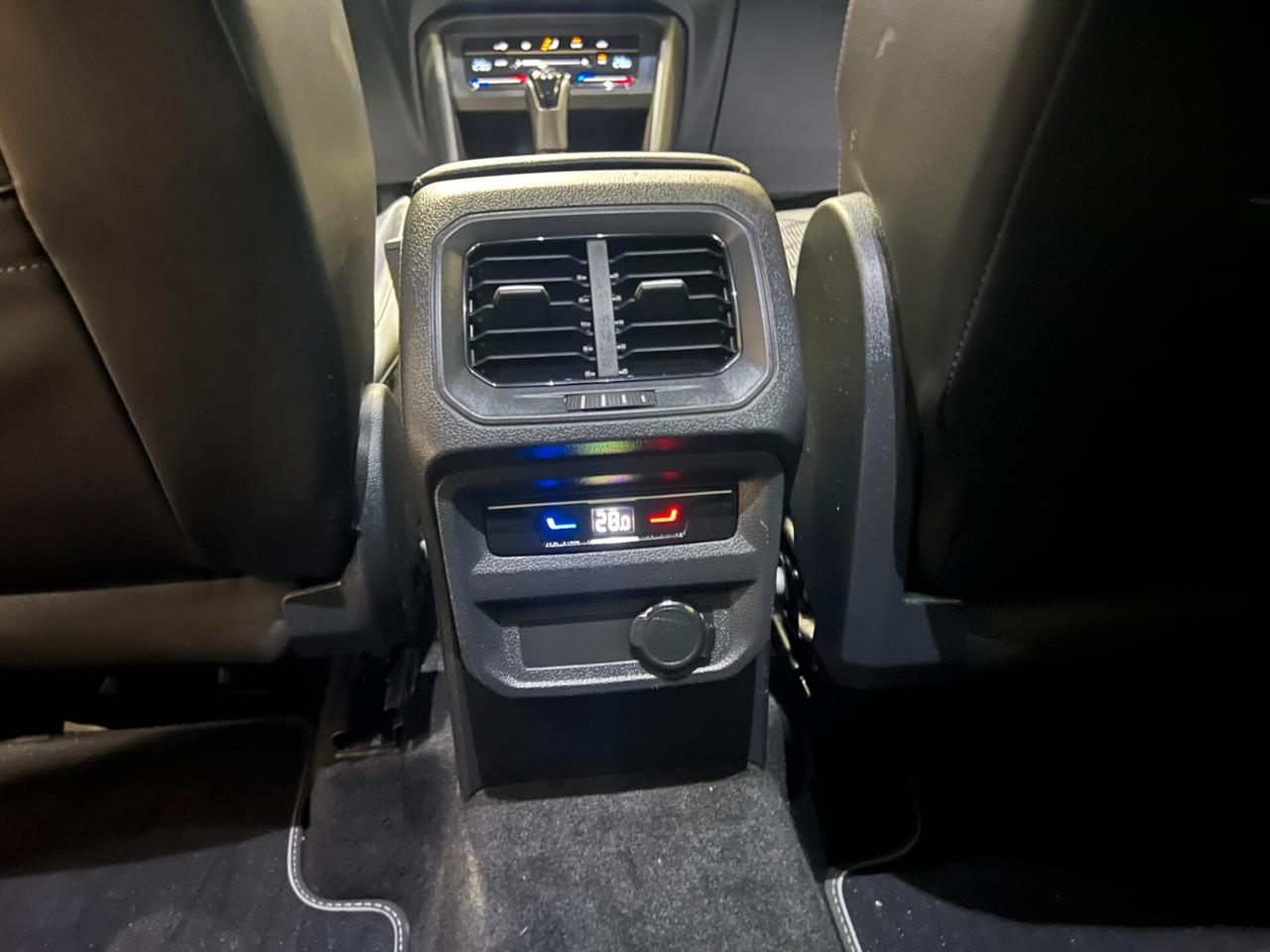 Volkswagen Tiguan 2.0 TDI 150CV 4MOT R-Line AMBIENT