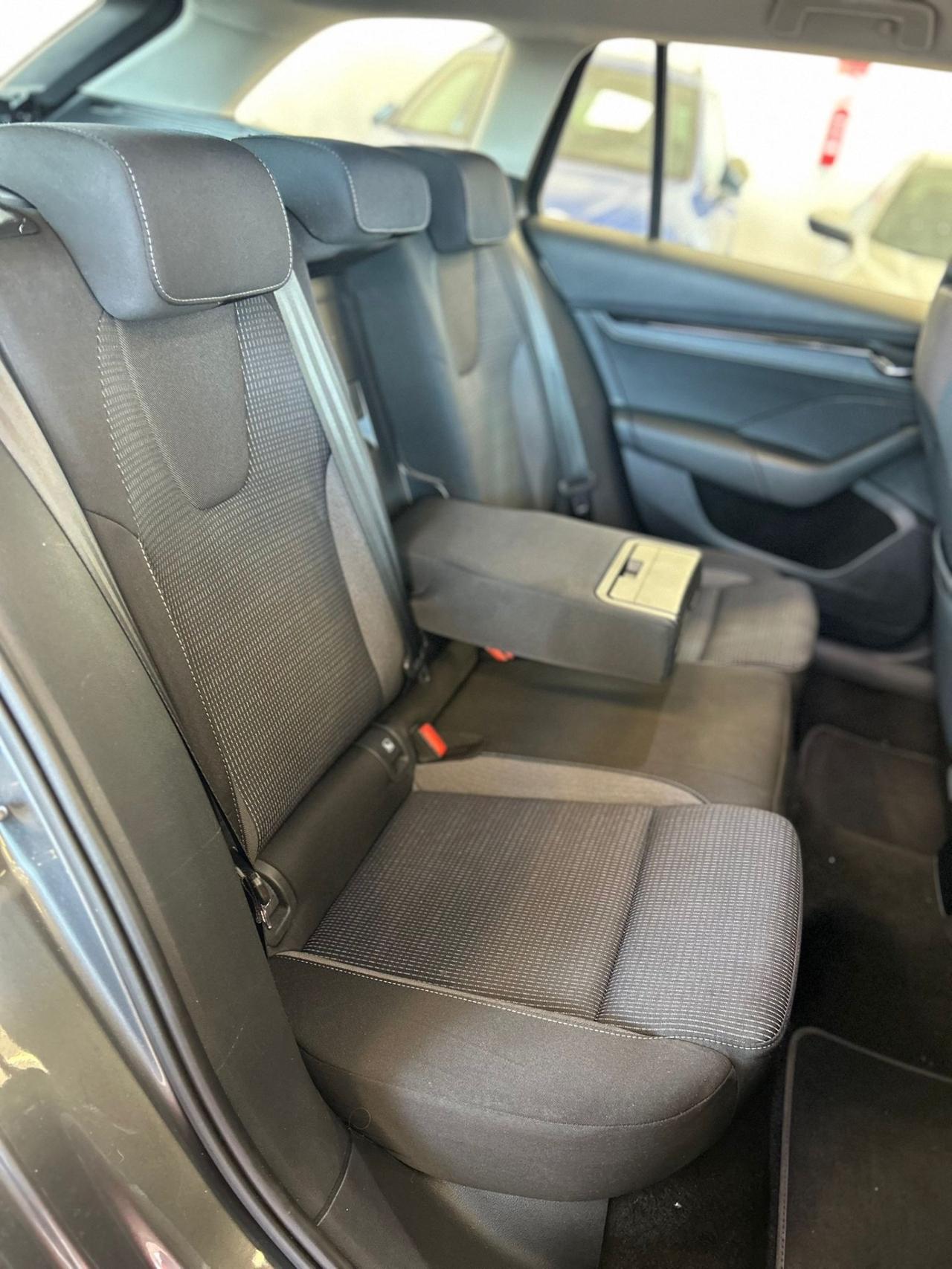 Octavia 2.0 TDI EVO SCR DSG Wagon Executive