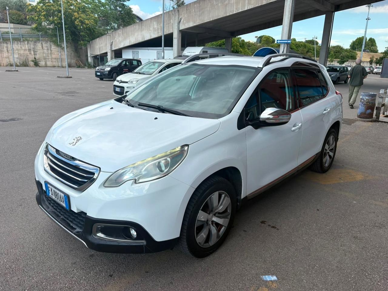 Peugeot 2008 PureTech 82 Allure 2015 131.000 KM