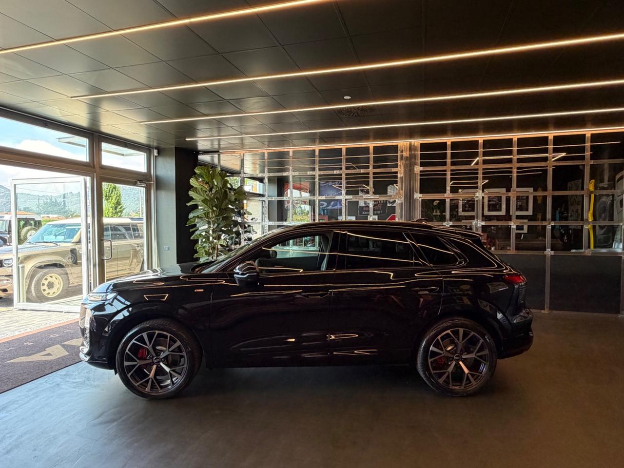 Audi Q3 TFSI quattro S tronic line edition -265cv-