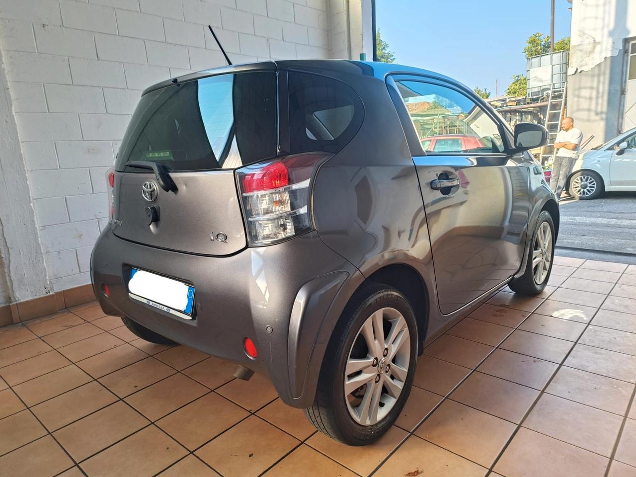 Toyota iQ 1.3 Executive E5B, adatta anche a neopatentati.