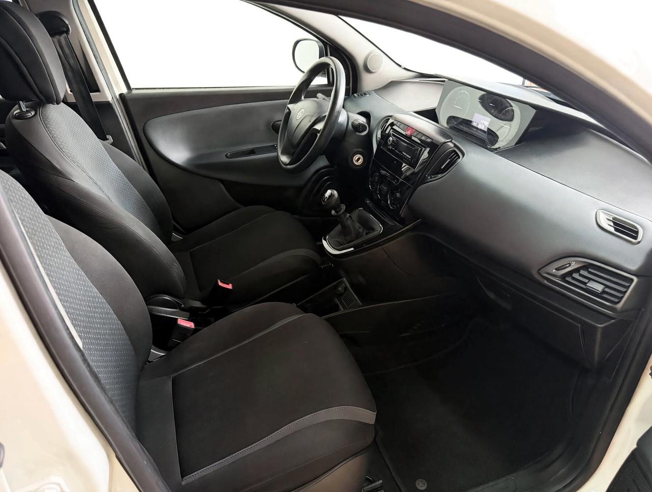Lancia Ypsilon 1.2 69 CV 5 porte Silver