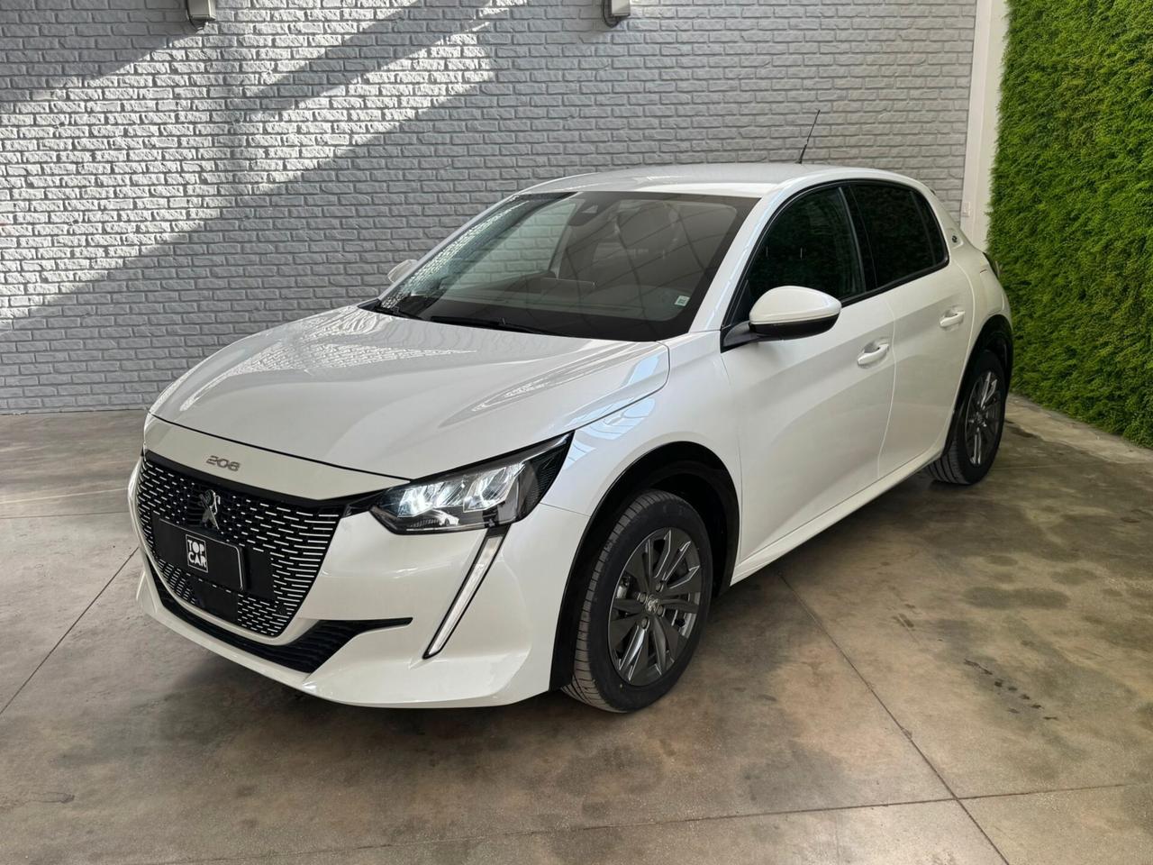 Peugeot 208 motore elettrico 136 CV 5 porte Allure