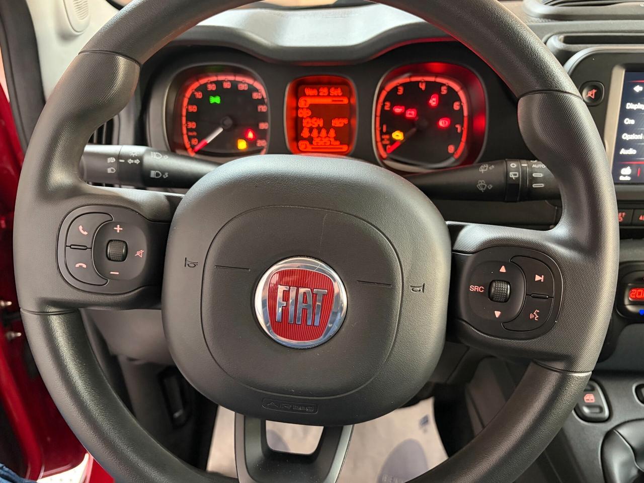 FIAT PANDA 1.0 HYBRID CROSS (25.000 KM!)