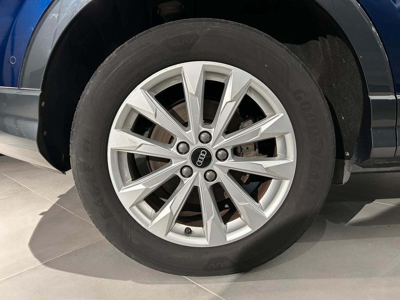 Audi Q3 45 TFSI e S tronic Business