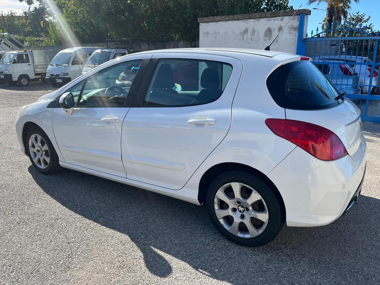 Peugeot 308-5P-1.6 hdi-full opt-12/2011