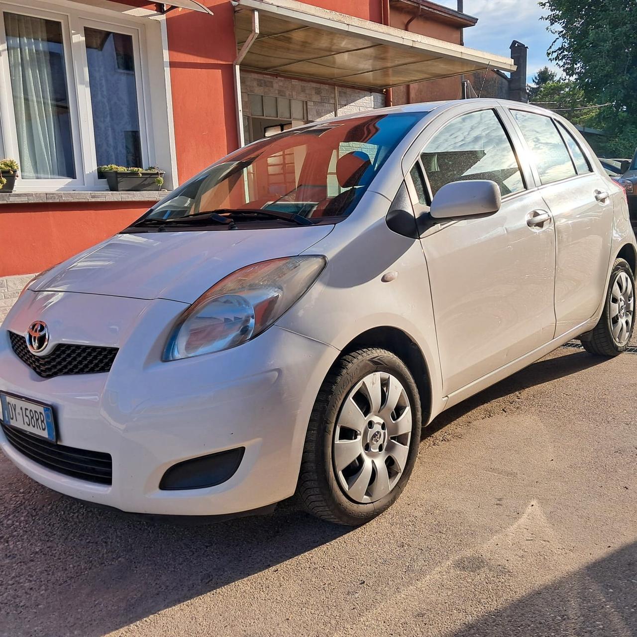 Toyota Yaris 1.0 benz 5 porte Luxury pack neopatentati