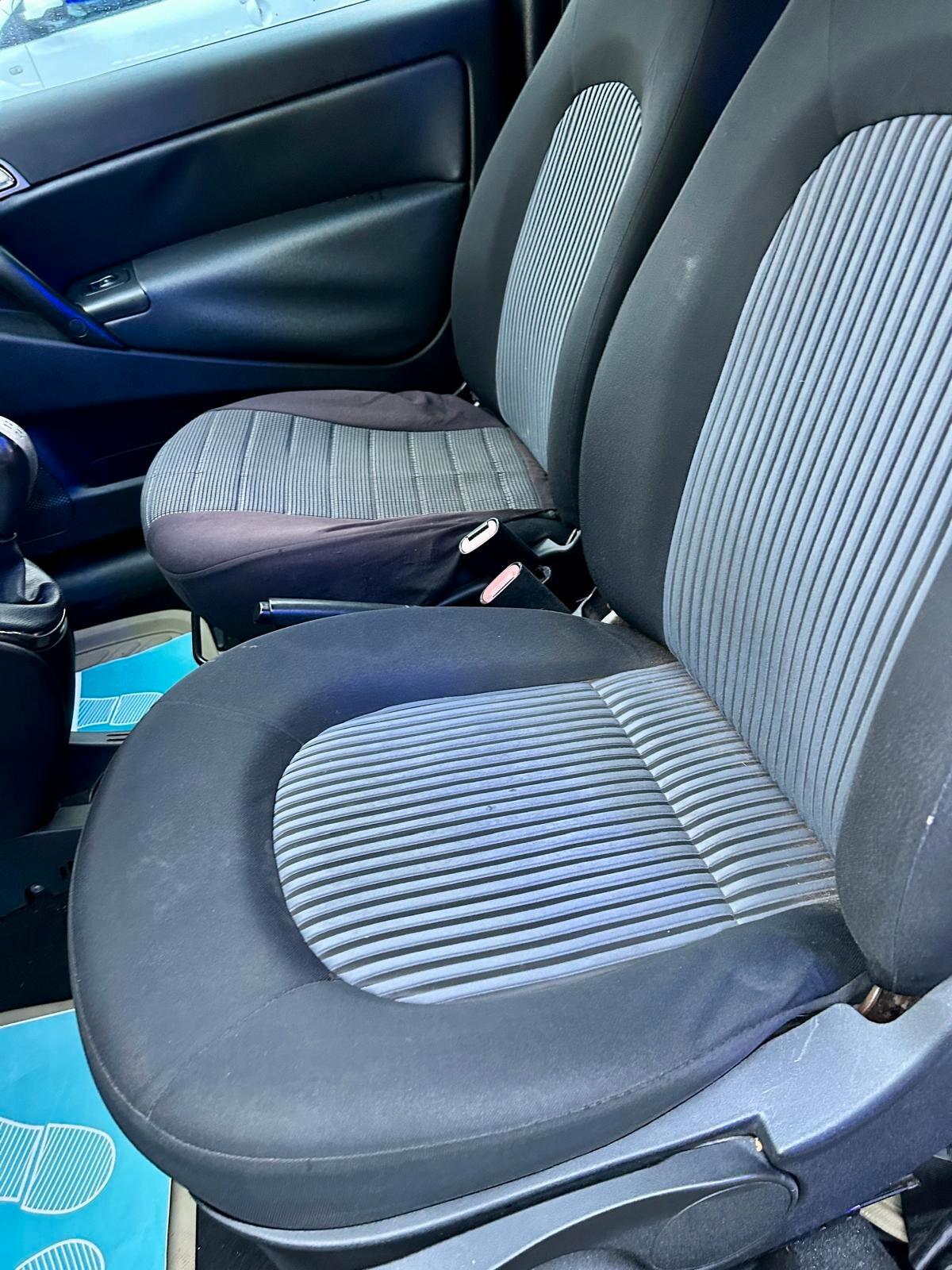 Lancia Ypsilon 1.3 MJT 75 CV Platino