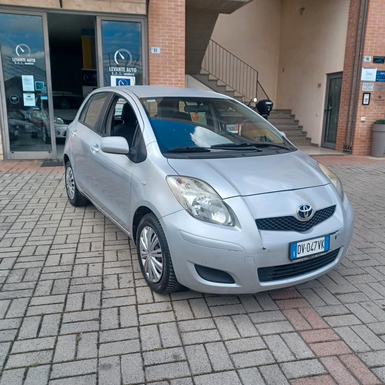 NEOPATENTATI YARIS 1.0 5 PORTE BEN CONSERVATA