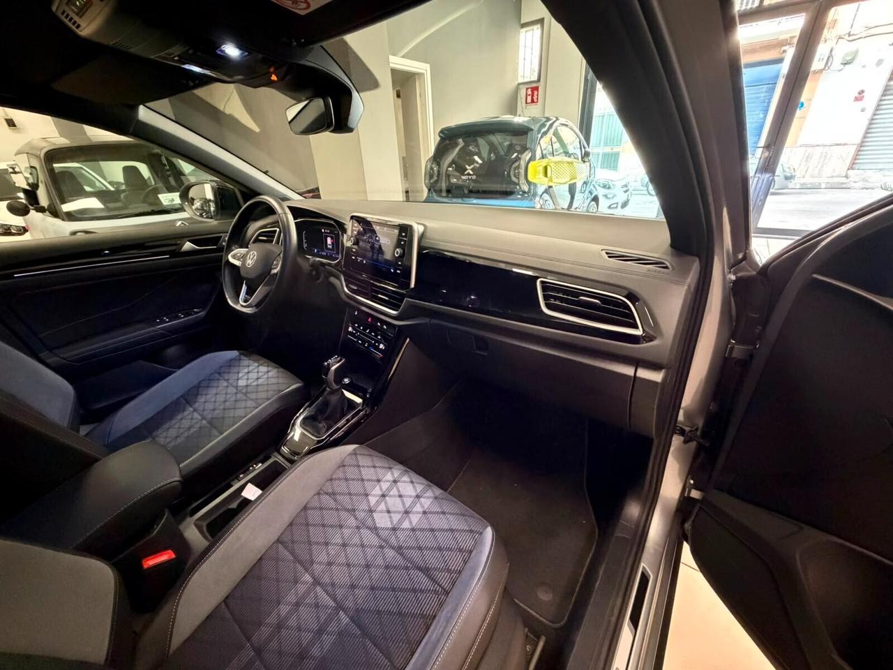 Volkswagen T-Roc 2.0 TDI SCR 150 CV DSG R-Line RATE DA 300 € AL MESE