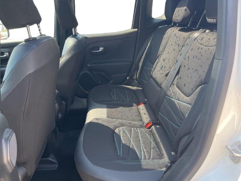 Jeep Renegade 2019 1.5 turbo t4 mhev Upland 2wd 130cv dct