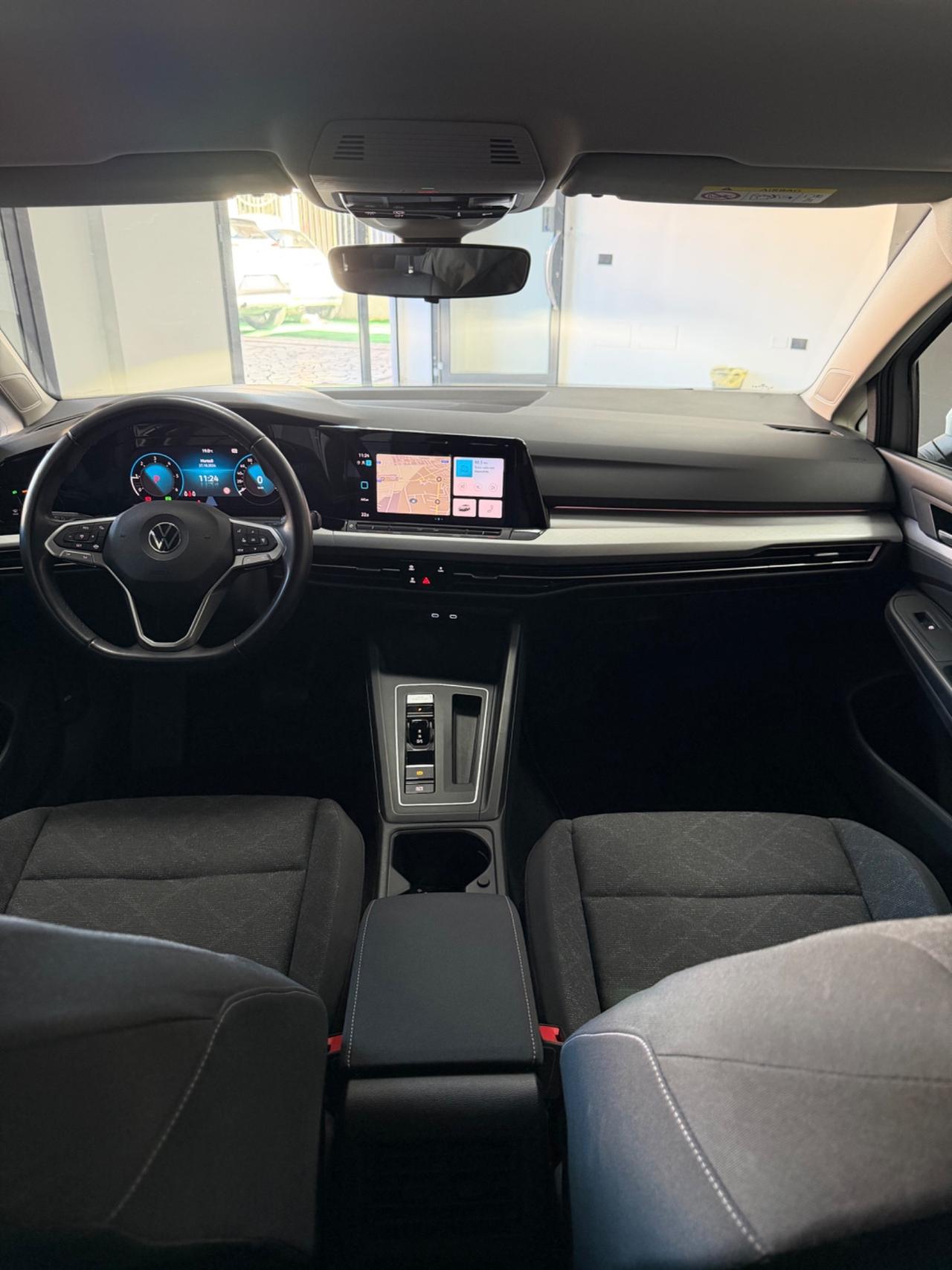 Volkswagen Golf 8 2.0 150 CV