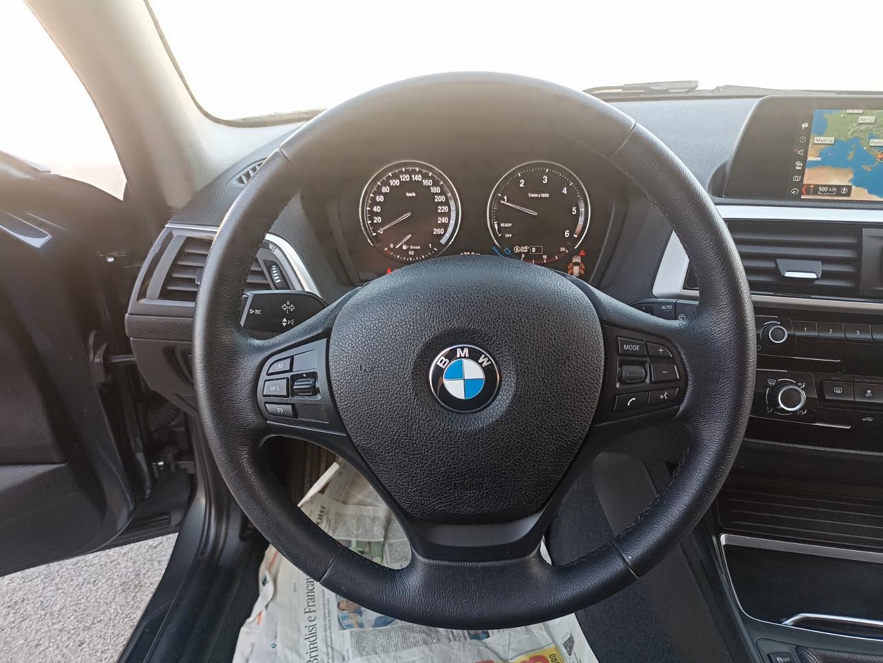 BMW 118d 5p. ADVANTAGE 05/2018 LED/NAVI/SENS.ANT/POST