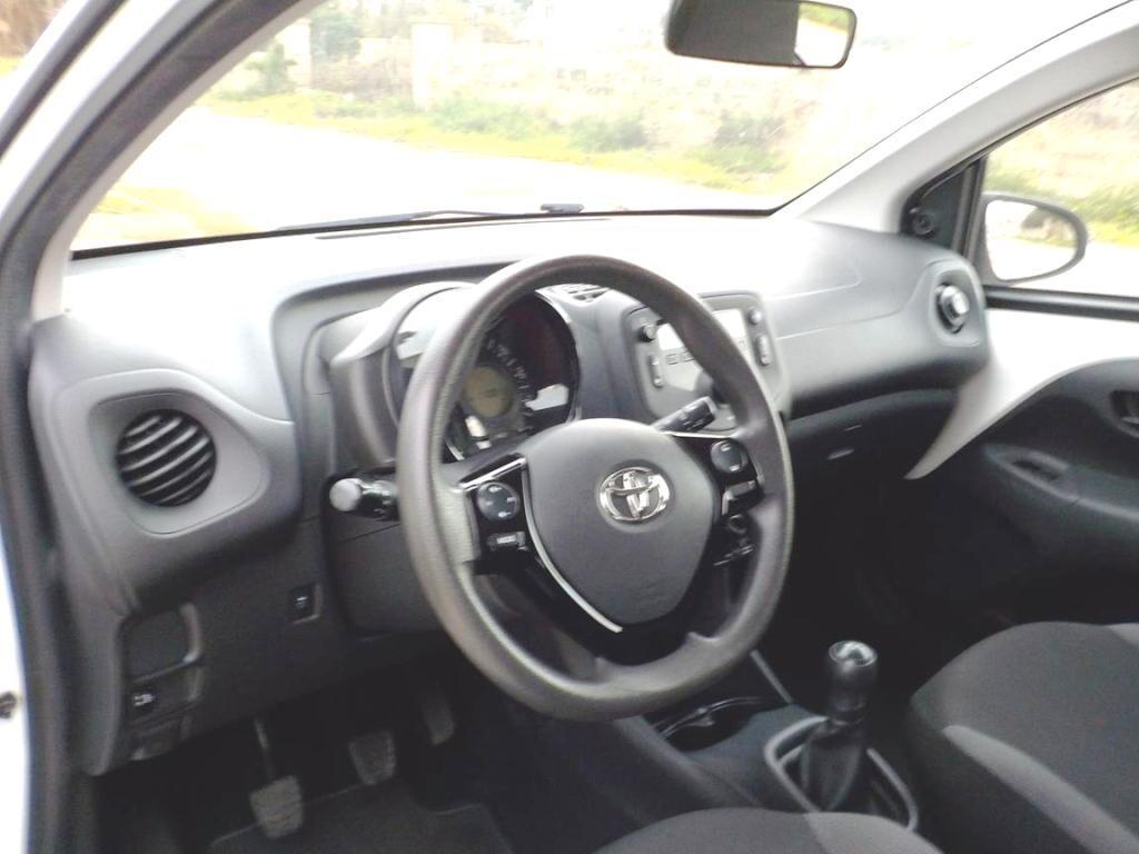 Toyota Aygo Connect 1.0 VVT-i 72 CV 5 porte x-play