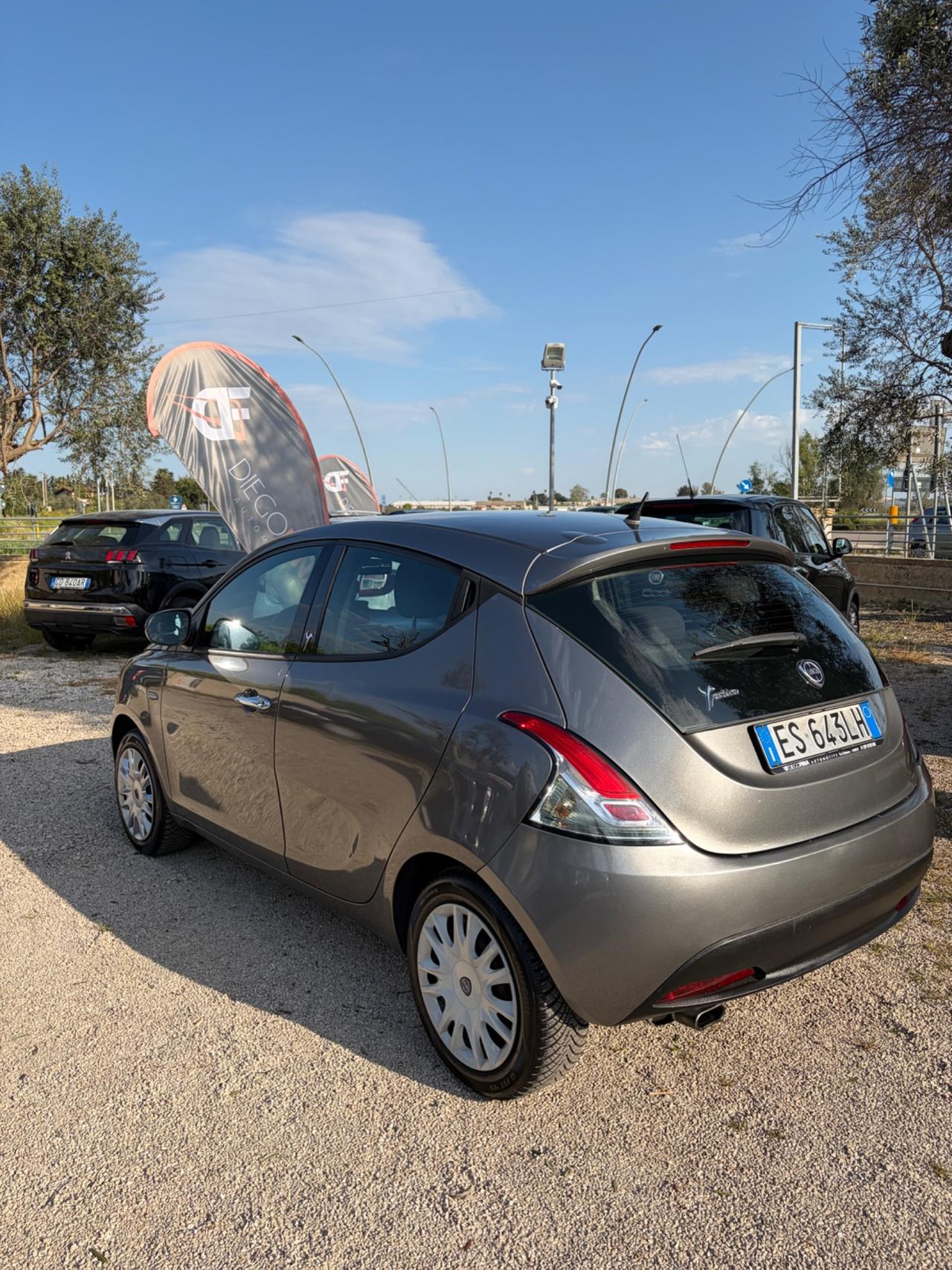 Lancia Ypsilon 1.2 69 CV 5 porte S&S Silver km 120000 ufficiali!!