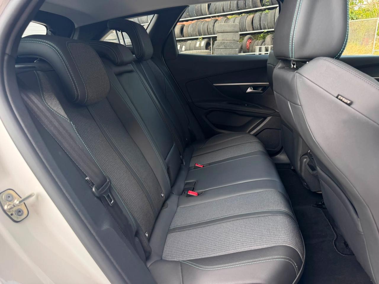 Peugeot 3008 BlueHDi 130 S&S EAT8 Allure Pack
