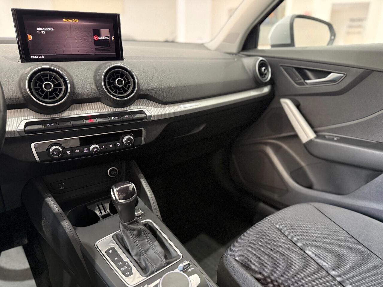 Audi Q2 30 TDI S tronic Identity Black