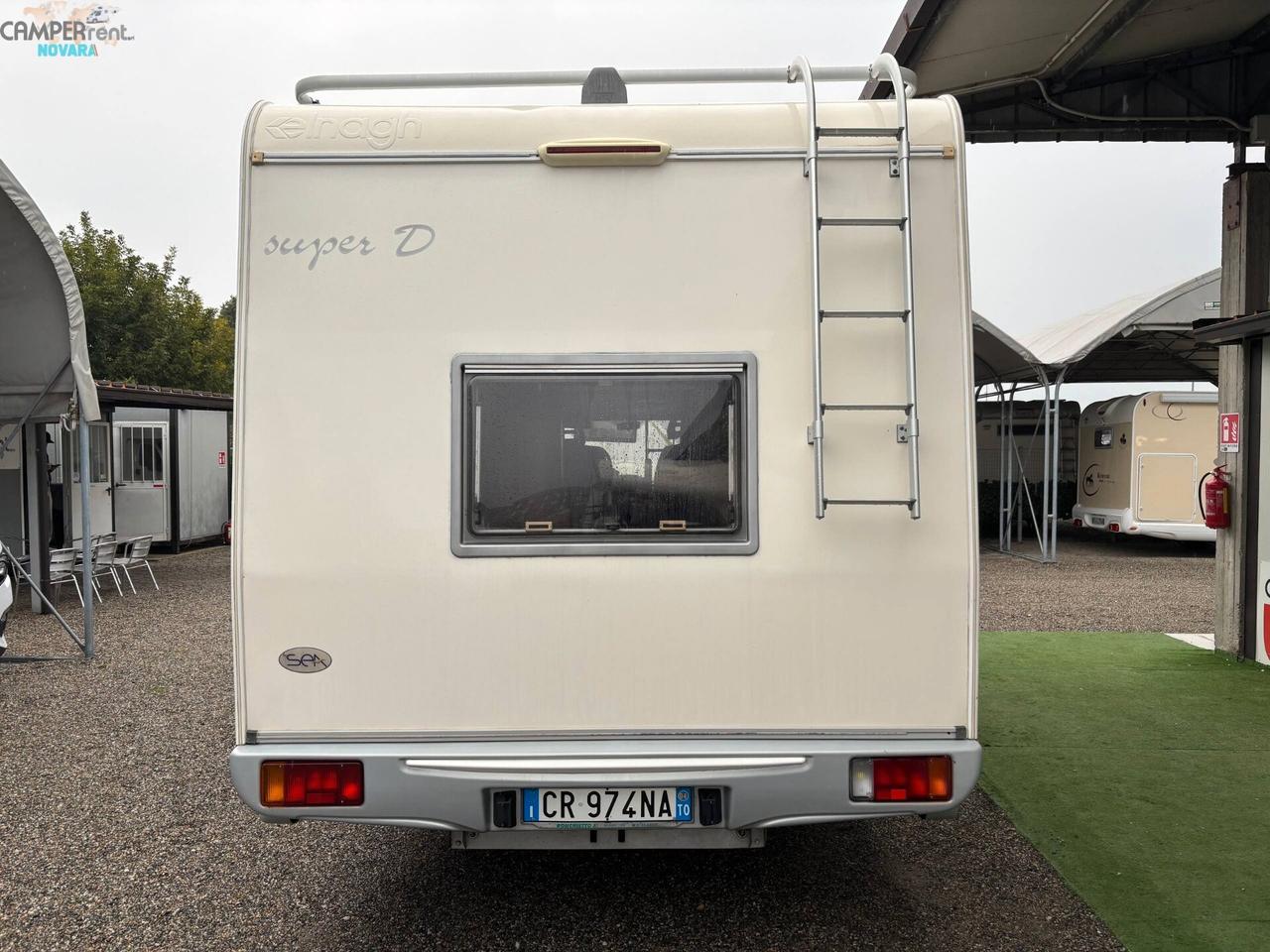 ELNAGH SUPER D 111 c - mansardato con letti a castello in coda e garage a volume variabile