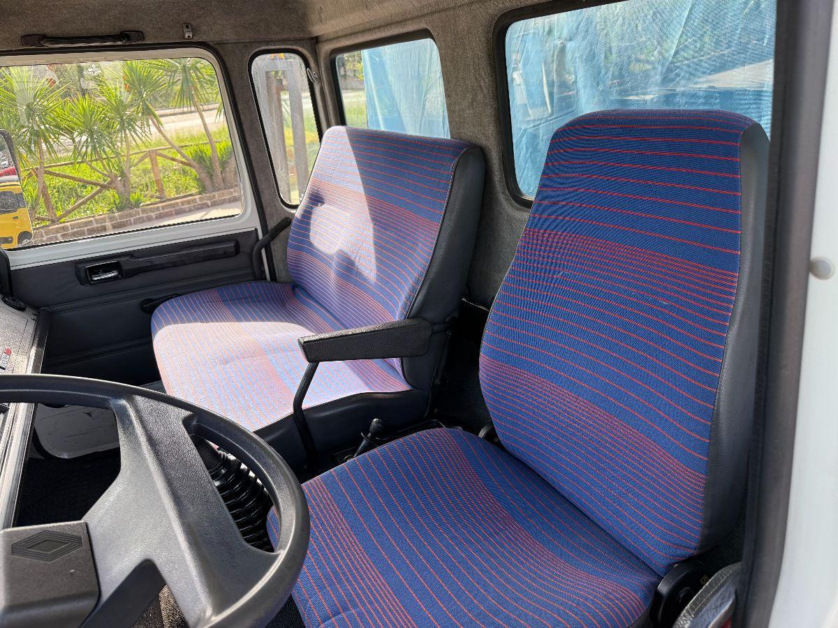 RENAULT FURGONE - CASSONE CON CENTINE E TELONE ( PATENTE C )