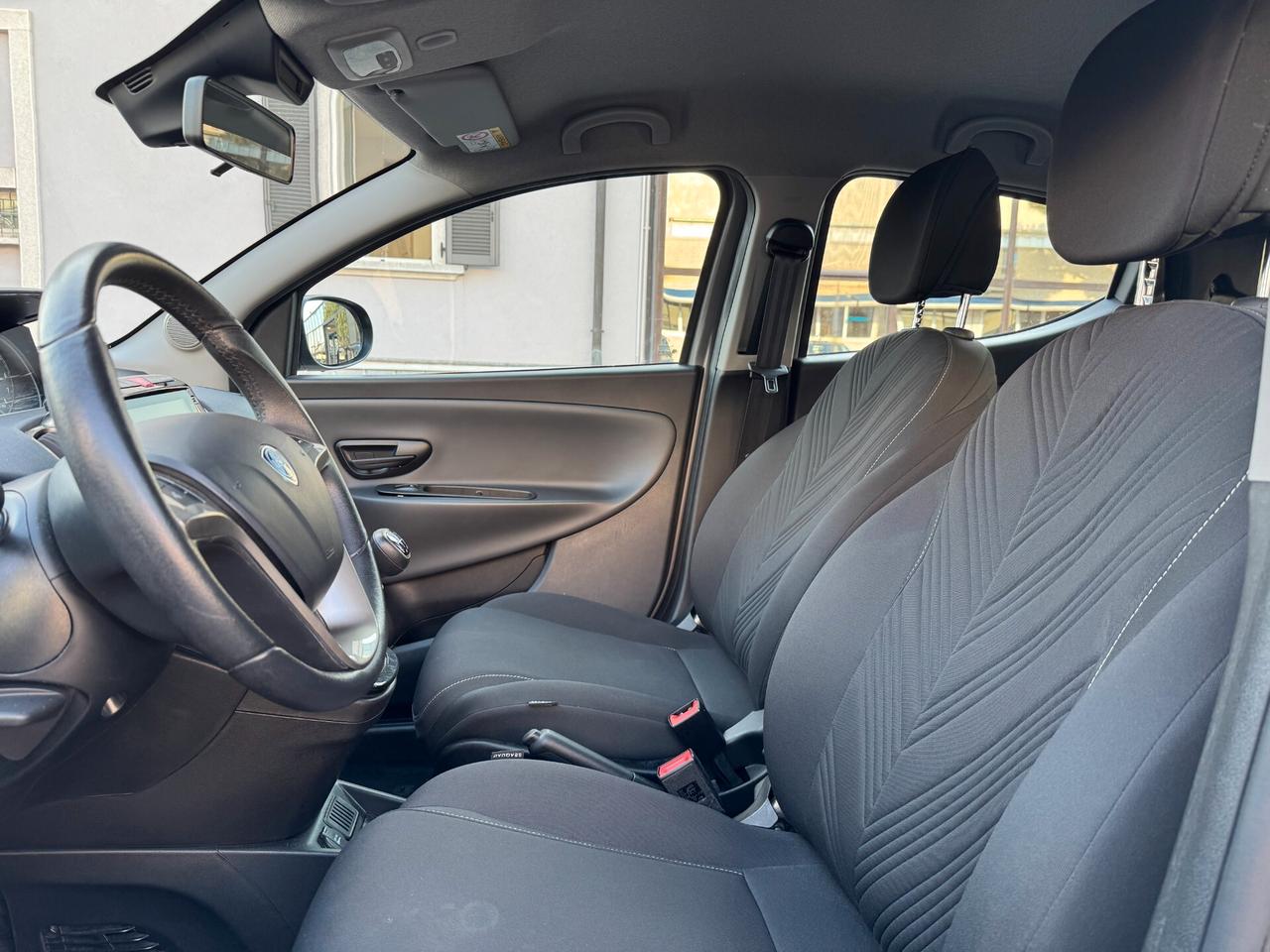Lancia Ypsilon 1.0 FireFly 5 porte S&S Hybrid Silver Plus OK NEOPATENTATI - UNICO PROPRIETARIO