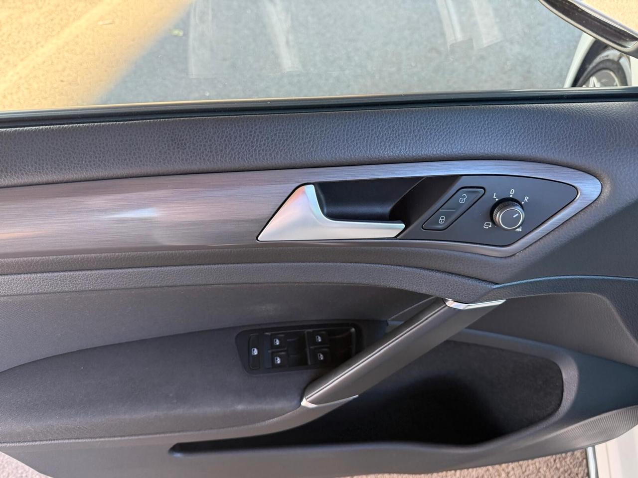 Volkswagen Golf 1.6 TDI 115 CV 5p R line