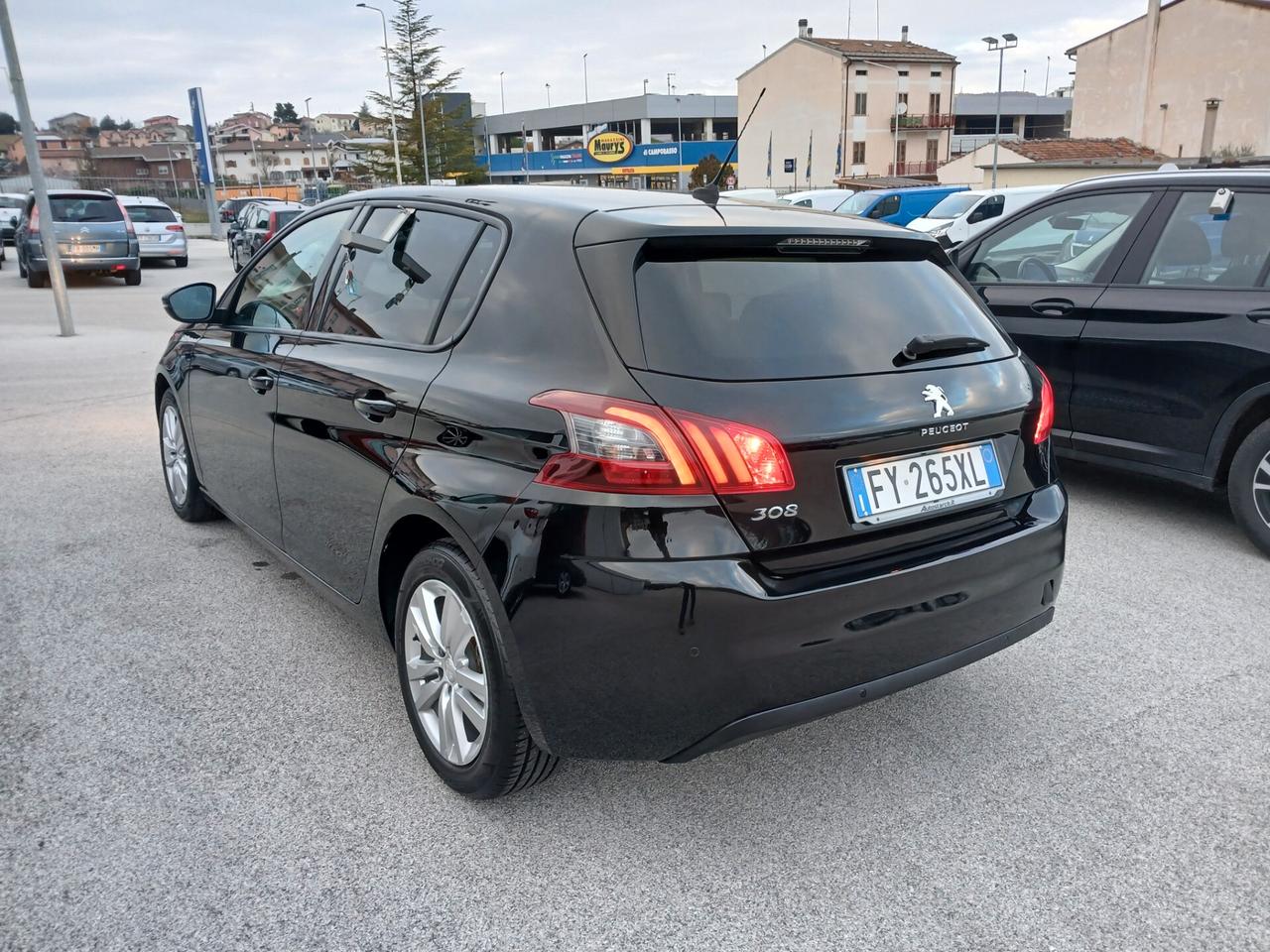 Peugeot 308 HDI 102CV 2019 BERLINA