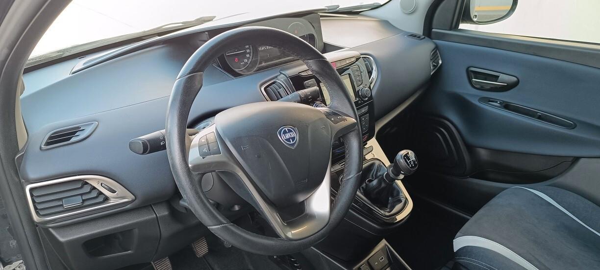 Lancia Ypsilon 1.2 69 CV 5 porte S&S Platinum