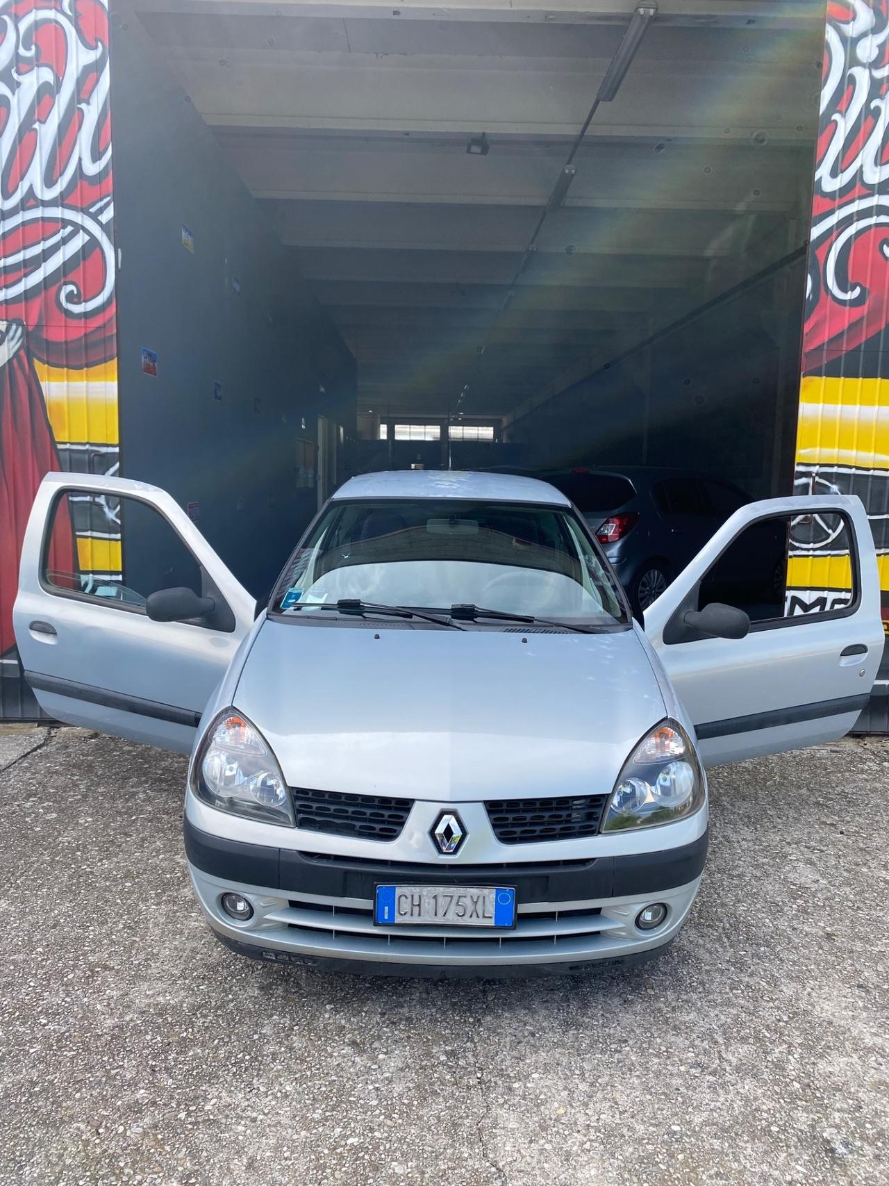 Renault Clio 1.2 16V 3 porte Neopatentati
